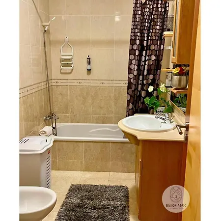 Casinha Sub-vila Grupo Beira-mar * Nazare