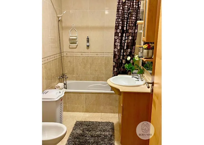 Casinha Sub-vila Grupo Beira-mar * Nazaré